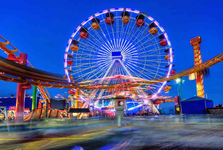 Pacific Park Wheel (Santa Mônica-EUA): É a primeira roda-gigante movida a energia solar do mundo e fica no cais de Santa Mônica, oferecendo vistas incríveis do oceano e da cidade. A roda de 40 metros tem cerca de 160 mil lâmpadas LED coloridas para performances visuais.
