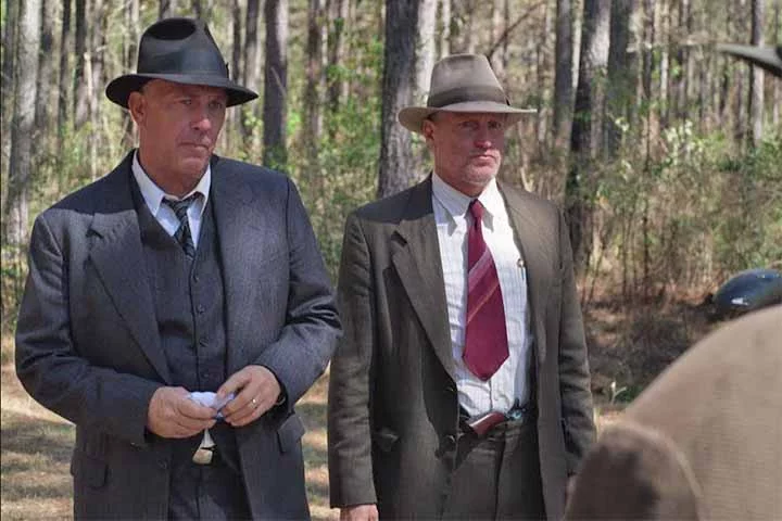 O filme da Netflix de 2019, Estrada sem lei retratou a caçada humana do ponto de vista dos homens da lei que perseguiram o casal de criminosos em 1934.