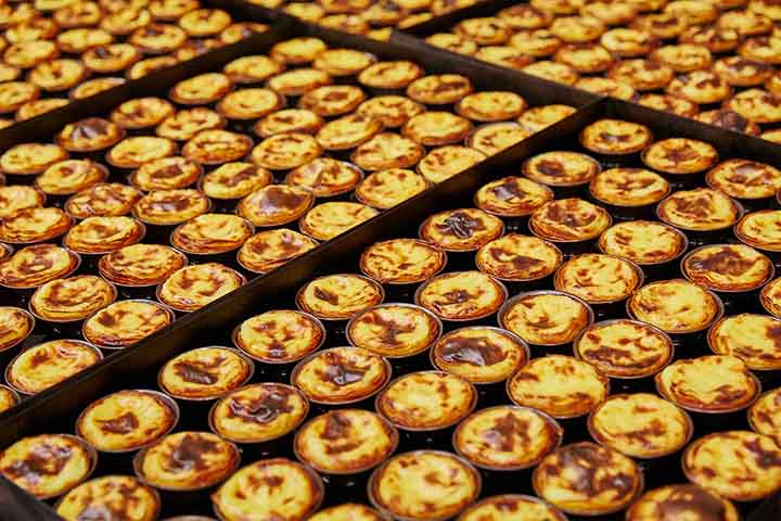 Com a venda dos pastéis, em 1837, iniciou-se a fábrica em instalações próximas à refinaria. Além dos pastéis de nata (são vendidos mais de 20.000 por dia), são comercializados o bolo inglês, a marmelada de Belém, sortidos, salgados, bolo-rei, bolo-rainha e outras iguarias portuguesas.