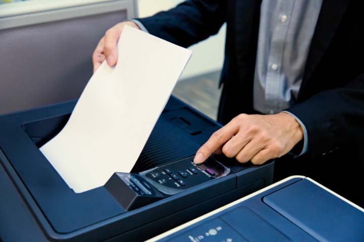 Xerox - Nome de uma empresa americana do setor de tecnologia da informação. Ficou conhecida mundialmente pela criação da fotocopiadora, o que fez o termo popularizar-se como sinônimo de reprodução de documentos por meio dessa máquina. 

