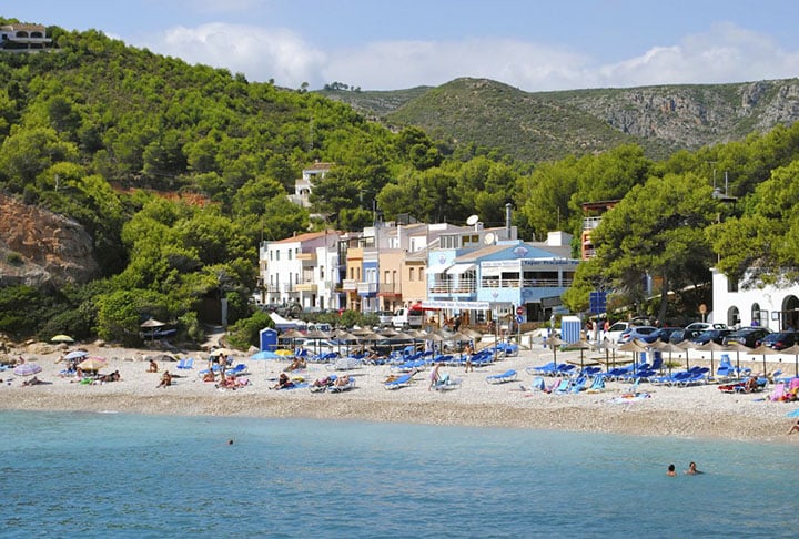 6ª – A região de Costa Blanca, na Espanha, é uma das que mais recebem sol na Europa. Ali fica a praia ‘Cala Granadella’, com suas águas na cor azul turquesa, propícias para passeios de caiaque.