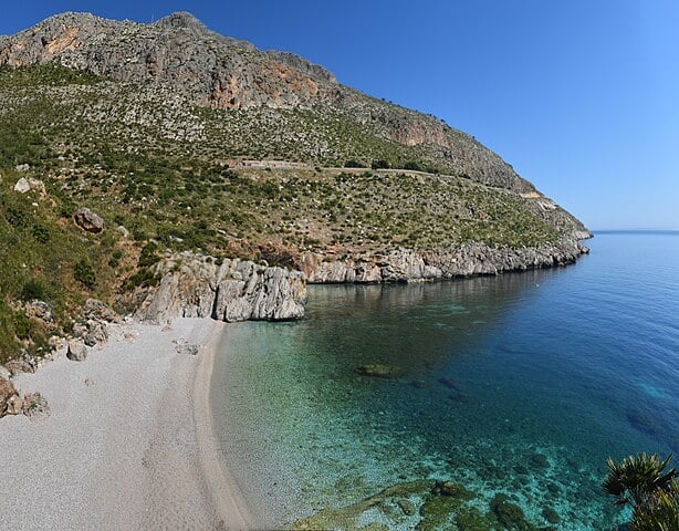 A propósito, não é de fácil acesso, pois é necessária uma caminhada por volta de 20 minutos a partir do estacionamento da reserva.