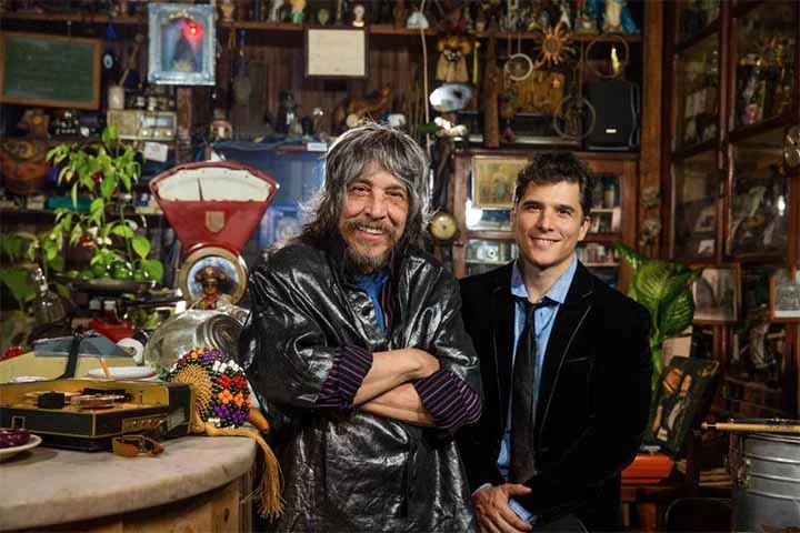 No dia 3 de agosto de 2021, nasceu Aurora, filha de Rodrigo com sua esposa Carolina Bellezi, sendo a primeira neta de Benito. Em 12 de novembro do mesmo ano, lançou um single com o filho Rodrigo, intitulado O Infalível Zen. 