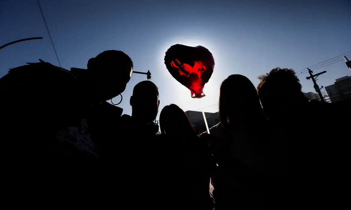 Presas reencontram famílias em saidinha entre sorrisos e lágrimas