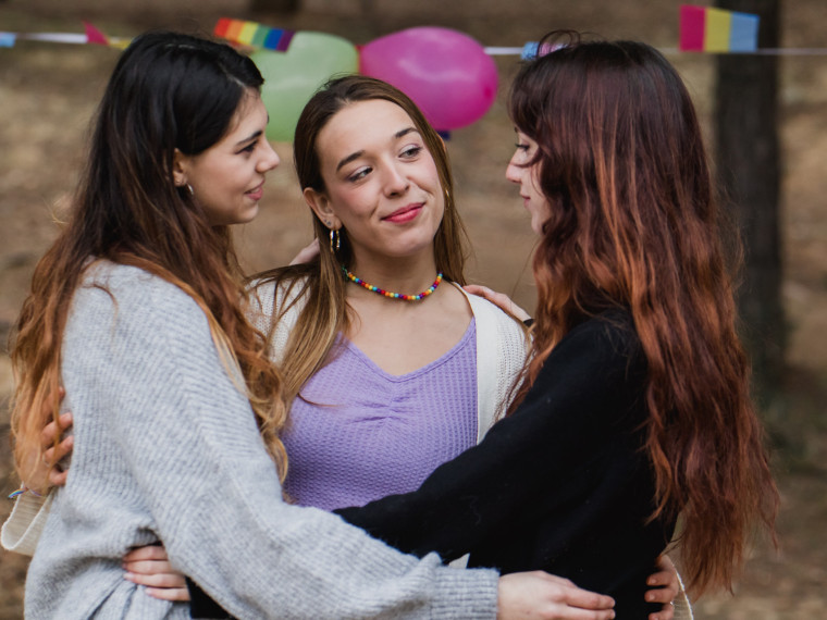 A diversidade de relações faz parte da diversidade humana. A não monogamia abriga uma série de formas de relacionamento, entre eles o poliamor