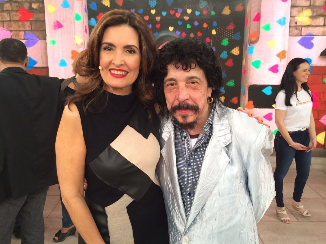 Nos anos 90, o cantor não teve tanta exposição, com os álbuns Fazendo Paixão, A Vida Me Faz Viver, Pode Acreditar e Baileiro. No segundo semestre de 1997, iniciou-se como um escritor ao publicar o livro de contos Cantos e Contos do Benito di Paula  Além disso, é pai de três filhos.