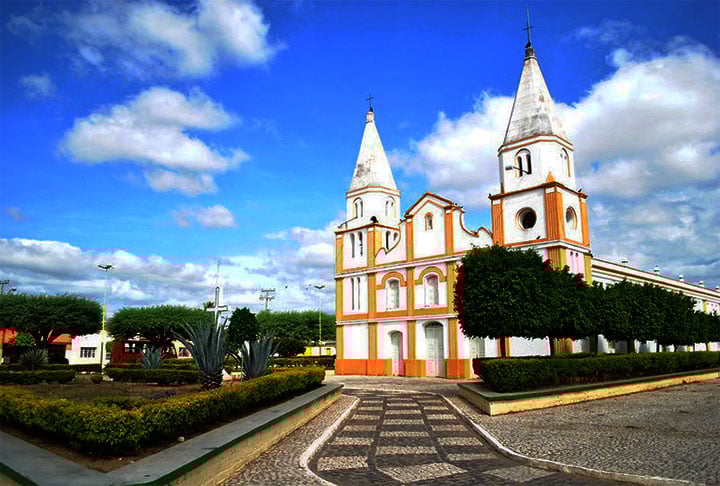 Bahia: 15,2 anos. População do estado:  15,1 milhões de habitantes