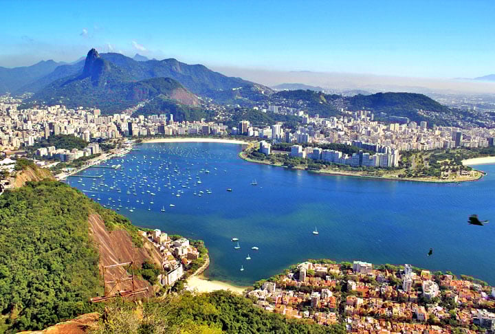 Rio de Janeiro: O RJ empata com o Brasil - média de 13,8 anos. População do estado:  16,4 milhões de habitantes