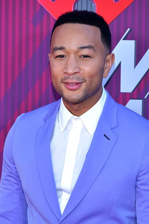 John Legend (1978-) - O cantor e compositor norte-americano se tornou o primeiro homem negro e a segunda pessoa mais jovem a conquistar o “EGOT”, aos 40 anos de idade. Prestígio!