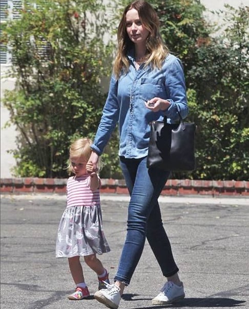 Este ano (2024) não vou trabalhar. Trabalhei bastante no ano passado e meu filho mais velho tem nove anos, então estamos no último ano de um dígito dele', ressaltou. Em seguida, ela complementou: 'Preciso estar lá para todos eles por um bom tempo’ 