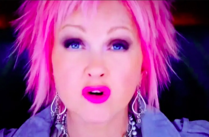 No dia 20 de setembro, no Rock in Rio, também se apresentam outras artistas mulheres como Katy Perry, Ivete Sangalo, Angelique Kidjo, Gloria Gaynor e Iza. Relembre a trajetória de Cyndi Lauper!