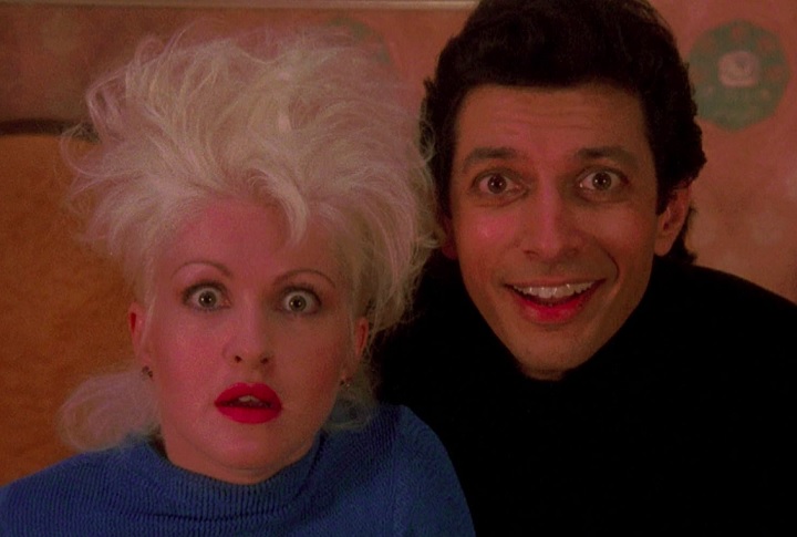 Cyndi Lauper também se aventurou na no cinema e na TV. Em 1988, ela estrelou o filme Vibes: Boas Vibrações. 