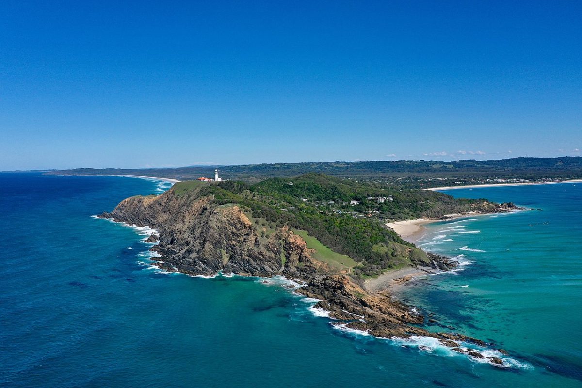 1) The Pass (Byron Bay, Austrália): A praia considerada a melhor do mundo, segundo a Lonely Planet, tem águas cristalinas e transparentes, perfeitas para mergulhar com snorkel e praticar outros esportes aquáticos.