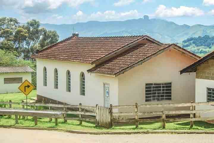 A cidade se desenvolveu, sendo elevada à categoria de Freguesia em 1832, e posteriormente a Vila, com a denominação de São Bento do Sapucaí Mirim, em 1858. Tornou-se cidade e sede de município em 30 de Março de 1876, com o nome de São Bento do Sapucaí.