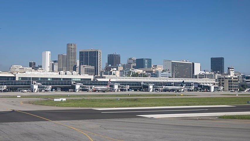 O número de aeroportos em um país é um bom indicativo de como é o fluxo de entrada e saída de cidadãos e turistas.