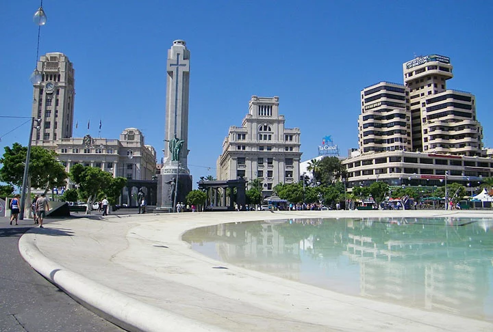 Tenerife tem florestas exuberantes, vulcões e praias, além de oferecer diversas atividades ao ar livre. A ilha é procurada durante todo o ano por quem busca relaxamento.