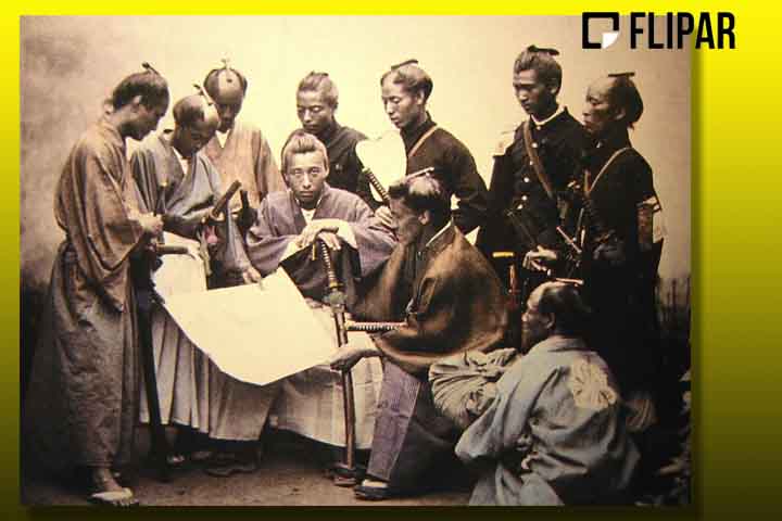 A palavra “samurai” deriva do verbo “samurau”, que significa servir. Com o tempo, o termo passou a designar a classe que servia a corte imperial japonesa. 
