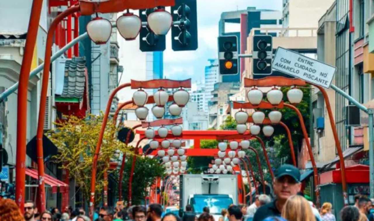 O Brasil é o país que possui a maior comunidade nipônica fora do Japão. Em 1908, deu-se o marco da imigração japonesa no país, com a chegada do navio Kasato Maru ao porto de Santos, no litoral de São Paulo.

