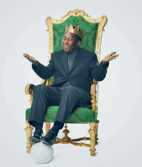 Agora Pelé, o maior jogador de futebol de todos os tempos e falecido em 2022, aos 82 anos. Quando criança, ele era fã de um goleiro chamado Bilé e gritava pelo nome do ídolo quando ficava no gol. Mas, os amigos não entendiam e o chamavam de Pelé. 