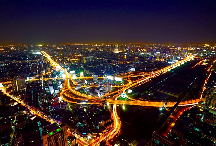 Bangkok é a capital, o centro financeiro, cultural e histórico da Tailândia. Bem como um dos destinos mais visitados por turistas no mundo e já venceu quatro vezes o prêmio de ‘Melhor Cidade do Mundo’ concedido pela renomada revista de viagem norte-americana ‘Travel + Leisure’. 