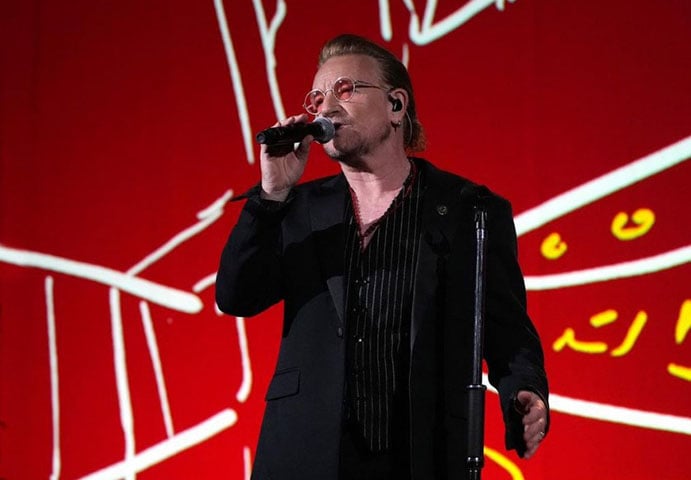  O cantor Bono Vox na verdade se chama Paul David. O vocalista da banda de rock U2 ganhou esse apelido de um amigo. Em latim, o apelido significa boa voz. 
