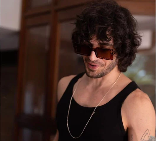 O cantor Fiuk, filho de Fábio Júnior, se chama Filipe e recebeu a alcunha ainda na infância, em uma brincadeira de amigos. Já Fiuk apelidou o colega de Tétil. E assim ficou...