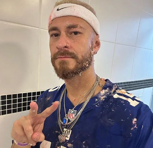 Ela tem um filho com o influenciador Fred Desimpedidos, que participou do BBB 23. Hoje, eles estão separados. Fred se chama Bruno e ganhou este apelido no canal do YouTube Desimpedidos porque se parece com Fred, então jogador do Fluminense e hoje aposentado. 