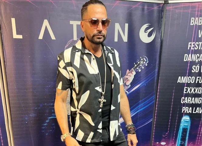 Roberto Souza Rocha é conhecido como Latino. Isso porque ele já trabalhou como barman nos EUA, onde era chamado de Latinboy (garoto latino, na tradução). 