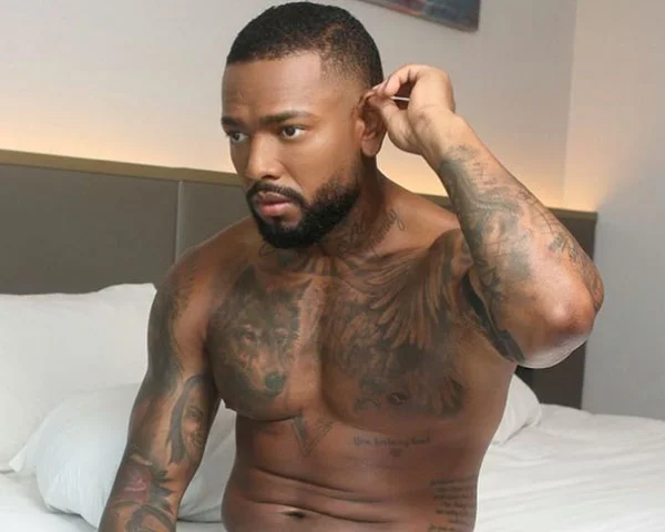 Nego do Borel tem este nome por conta de sua cor de pele e por ter crescido no Morro do Borel, no Rio de Janeiro. Seu nome de batismo é Leno Maycon.