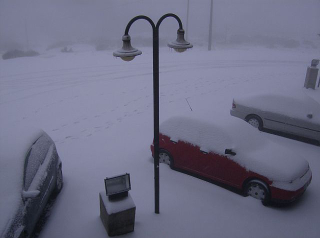 Em Portugal, quando neva com muita intensidade,  a estrada da Torre, na Serra da Estrela, fica inacessível aos turistas. Em janeiro de 2007, houve uma nevasca bem forte e a situação demorou a se normalizar. 