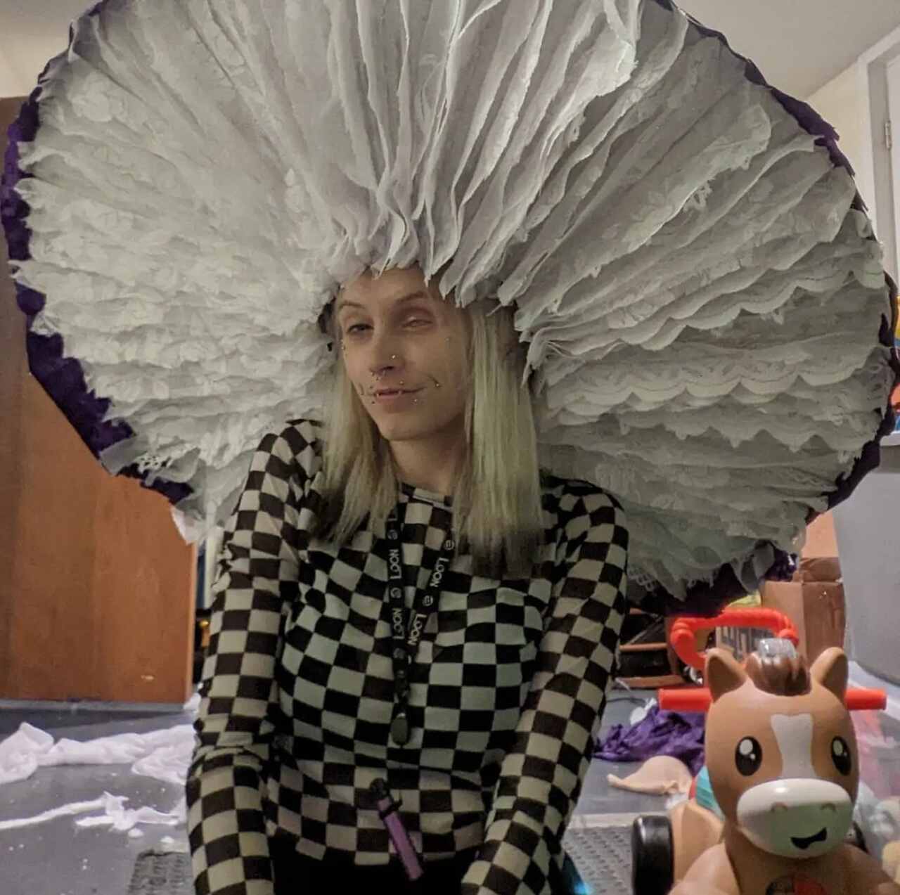 Bree também utiliza fantasias e maquiagens para embarcar em personagens diferentes.