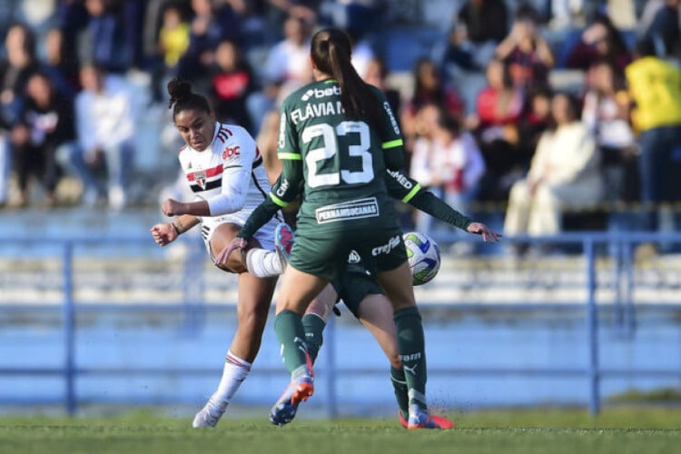 Jogo desta segunda-feira praticamente define que ficará em terceiro lugar na tabela final da fase de grupos do Brasileirão feminino