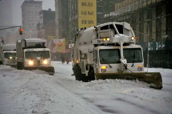 Em 1993, entre 12 e 14 de março, ocorreu o que se chama Tempestade do Século nos EUA. Foi uma catástrofe que atingiu também Cuba e Canadá, atravessando os Estados Unidos e deixando 310 mortos. Mais de 100 milhões de pessoas foram afetadas e o prejuízo chegou a US$ 6 bilhões. 