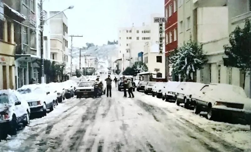 As pessoas ficavam perto dos fogões, e as ruas ficaram desertas. A temporada de geadas - embora depois com menos impacto - se prolongou por três meses na região.