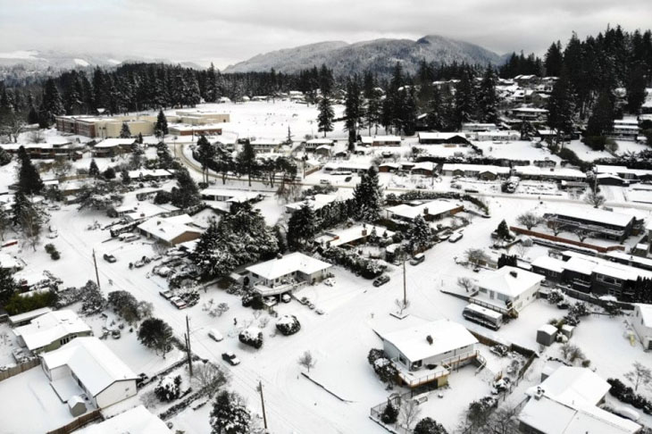 Em 1959, uma tempestade despejou enorme volume de neve no Monte Shasta, na Califórnia. Por sorte, a maior quantidade caiu em trechos despovoados. Moradores de áreas próximas, acostumados ao clima gelado com ventos frequentes, souberam se proteger e não houve vítimas. Mas a neve atingiu 4,8 metro em certos pontos. 