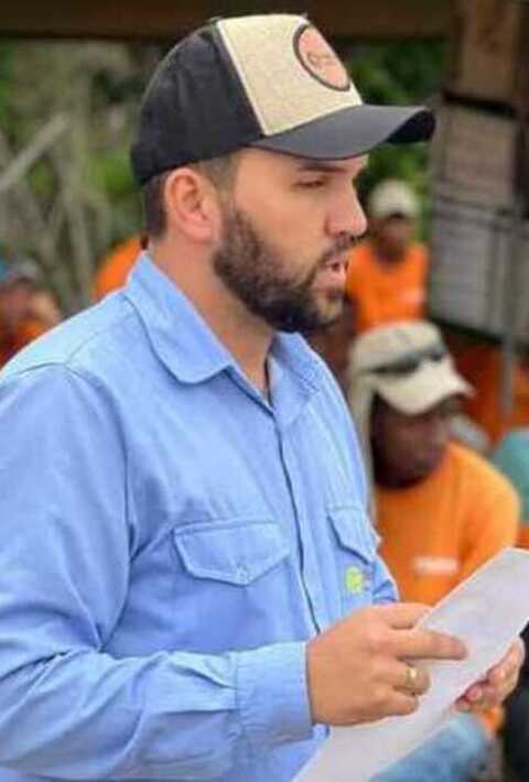 Nada do que se fale é tão efetivo quanto ação. Eu acabo de ser pai. E acho que ensinar às crianças desde cedo que jogar lixo no chão é errado e 'feio'; que plantar árvores e hortas é 'muito legal'; e que dependemos da natureza viva e plena para estarmos bem é um excelente caminho, destaca Vinícius Oliveira, diretor da empresa. 