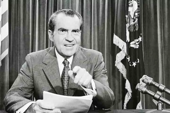 A apuração mostrou que a campanha à reeleição de Nixon alimentou um “caixa dois” destinado a abastecer um esquema de espionagem contra os democratas com fins eleitorais. 
