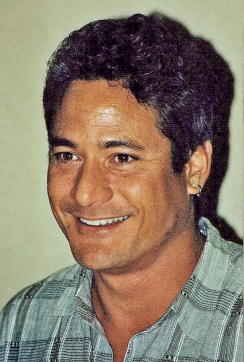Dono de cinco medalhas olímpicas, sendo quatro de ouro, o americano Greg Louganis tem HIV desde 1988, mas só revelou cerca de dez anos depois. Ele é um dos fenômenos dos saltos ornamentais e também exibe boa forma. Hoje, está com 63 anos. 