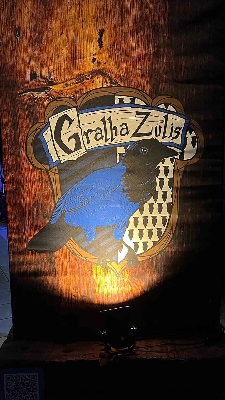 O ingresso pode ser adquirido pelo site da Serra Verde Express, onde é possível selecionar a data e o vagão.