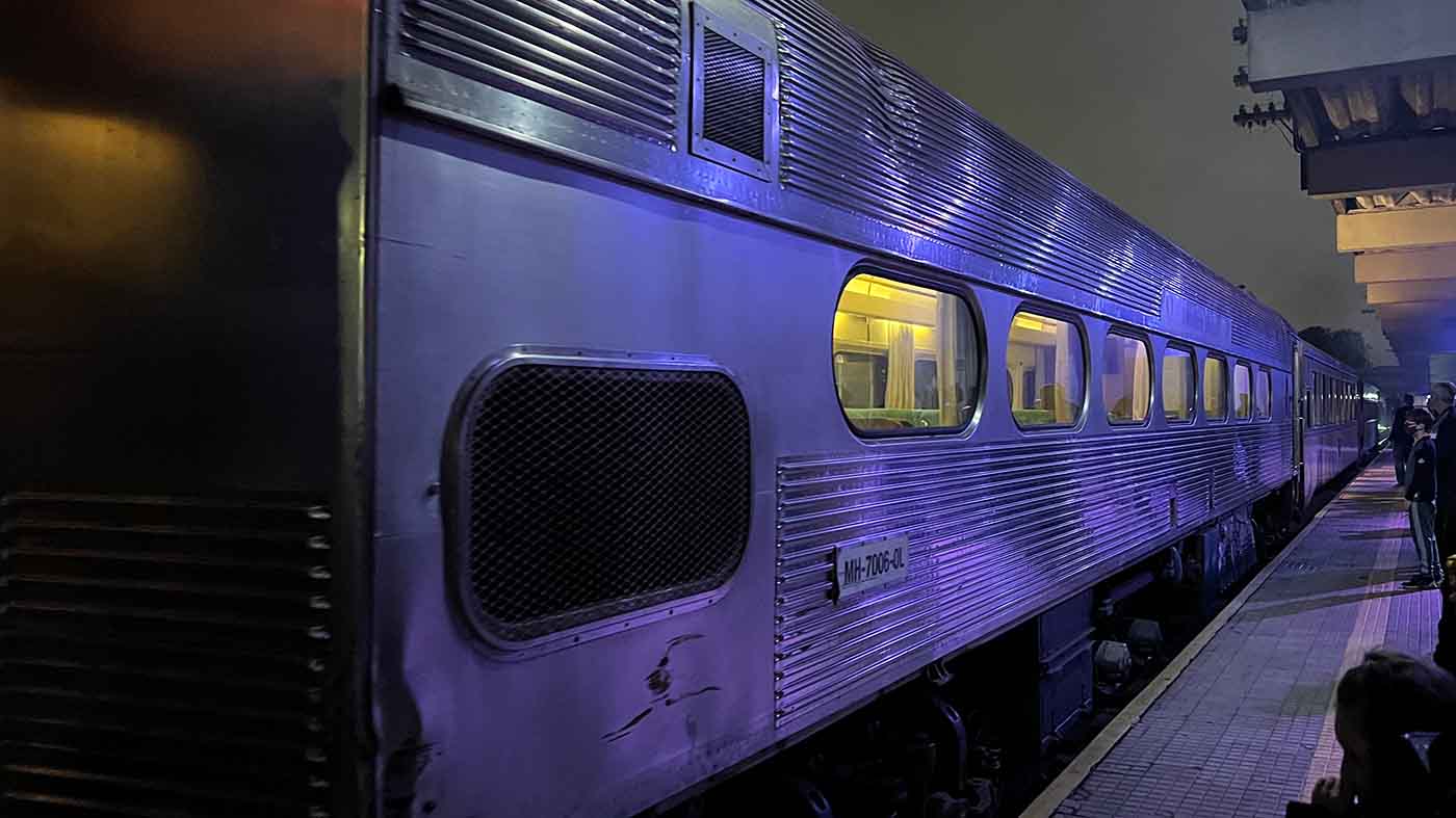 O trem utilizado na atração é o mesmo que faz o passeio para Morretes, pela Serra do Mar. A produção é da Kabuki Live, com direção e criação de Diego Ramiro, o Juca (Caju) do saudoso Disney Cruj.