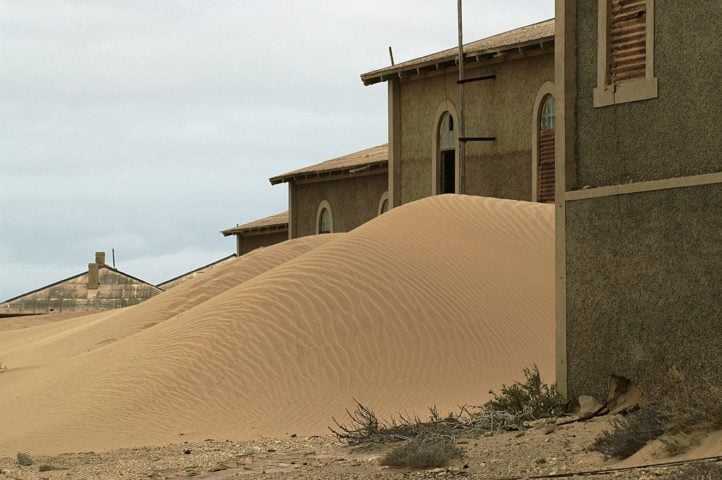 Em 2002, uma empresa obteve permissão para cuidar do local e promover o turismo da “cidade fantasma”.