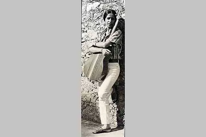 A Odeon, então, solicitou a Bethânia o lançamento de mais um disco ao vivo, aproveitando o sucesso do anterior e desta vez sob a produção de Carlos Imperial. A gravação ocorreu em 4 de dezembro de 1969, no auditório da sede da própria gravadora, em São Paulo.