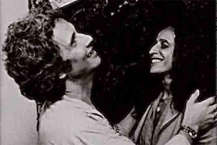 O CD As Canções que Você Fez pra Mim foi convertido para uma versão hispânica. O trabalho consistiu em um tributo à dupla de cantores e compositores Roberto e Erasmo Carlos, evocando onze parcerias de ambos. 