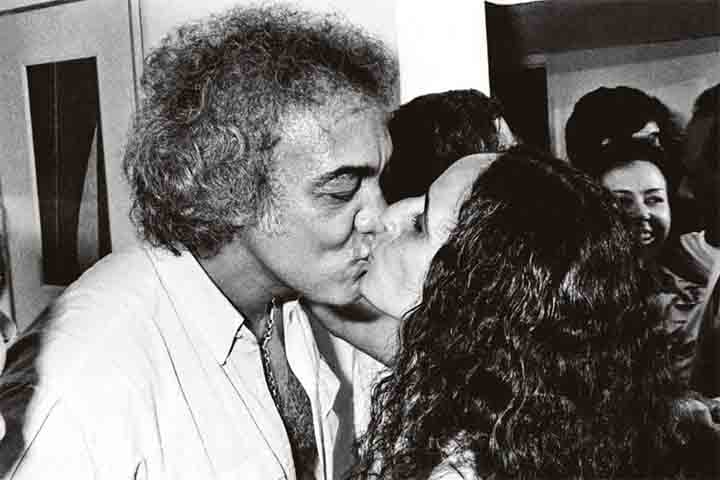 Bethânia também interpretou a canção Tenha Calma, integrante da trilha sonora da novela da Globo, Tieta. Em 26 de novembro de 1987, foi agraciada com o grau de Oficial da Ordem do Infante D. Henrique, de Portugal.