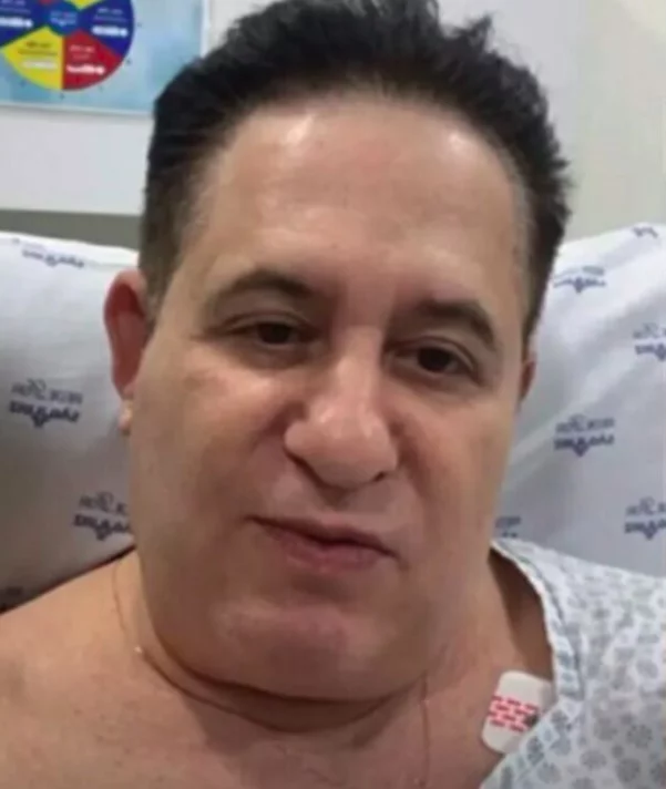 Conforme informado pela assessoria do artista, ele passou por um procedimento para tratar glaucoma em ambos os olhos. 