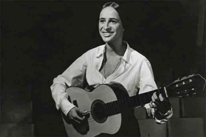 Em 1967, lançou o segundo álbum, intitulado Edu e Bethânia (uma parceria com Edu Lobo). Além disso, no ano seguinte, interpretou a canção-tema do filme O Homem que Comprou o Mundo, de autoria de Francis Hime. 