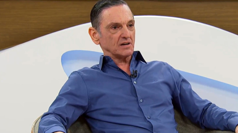 Esposa de Paulo Miklos desmente que o cantor foi encontrado desacordado em casa; ex-Tit&atilde;s est&aacute; com gastroenterite