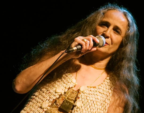 Dois anos depois, lançou o selo Quitanda para gravar discos com menor apelo comercial de artistas que admira, como Mart'Nália e Dona Edith do Prato. Paralelamente, houve o lançamento do álbum Cânticos, Preces, Súplicas à Senhora dos Jardins do Céu, gravado originalmente em 2000.