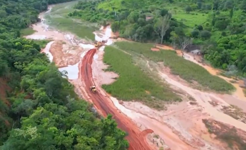 As voçorocas  acontecem em áreas onde a vegetação não consegue mais proteger o solo.