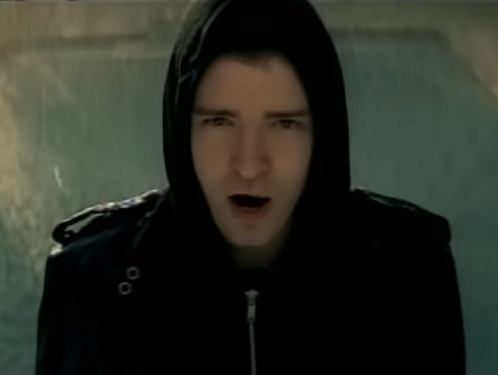 Em 2002, após um hiato da banda, Justin decidiu se aventurar na carreira solo. Seu primeiro álbum, Justified, rendeu diversos hits como Cry Me a River, Rock Your Body e Like I Love You.